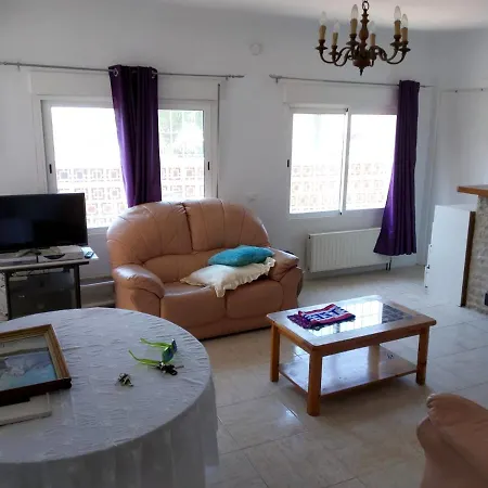 House With 2 Bedrooms In Lloret De Mar With Terrace 4 Km From The Beach יורט דה מאר
